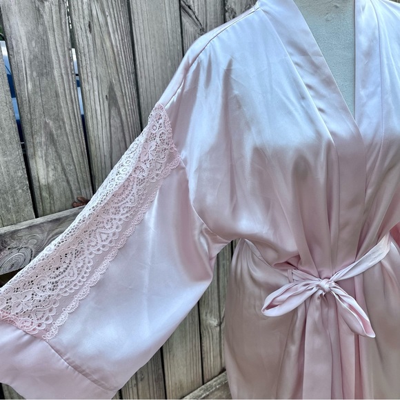 In Bloom Brand Satin Robe with Lace; Size XL - Picture 3 of 10
